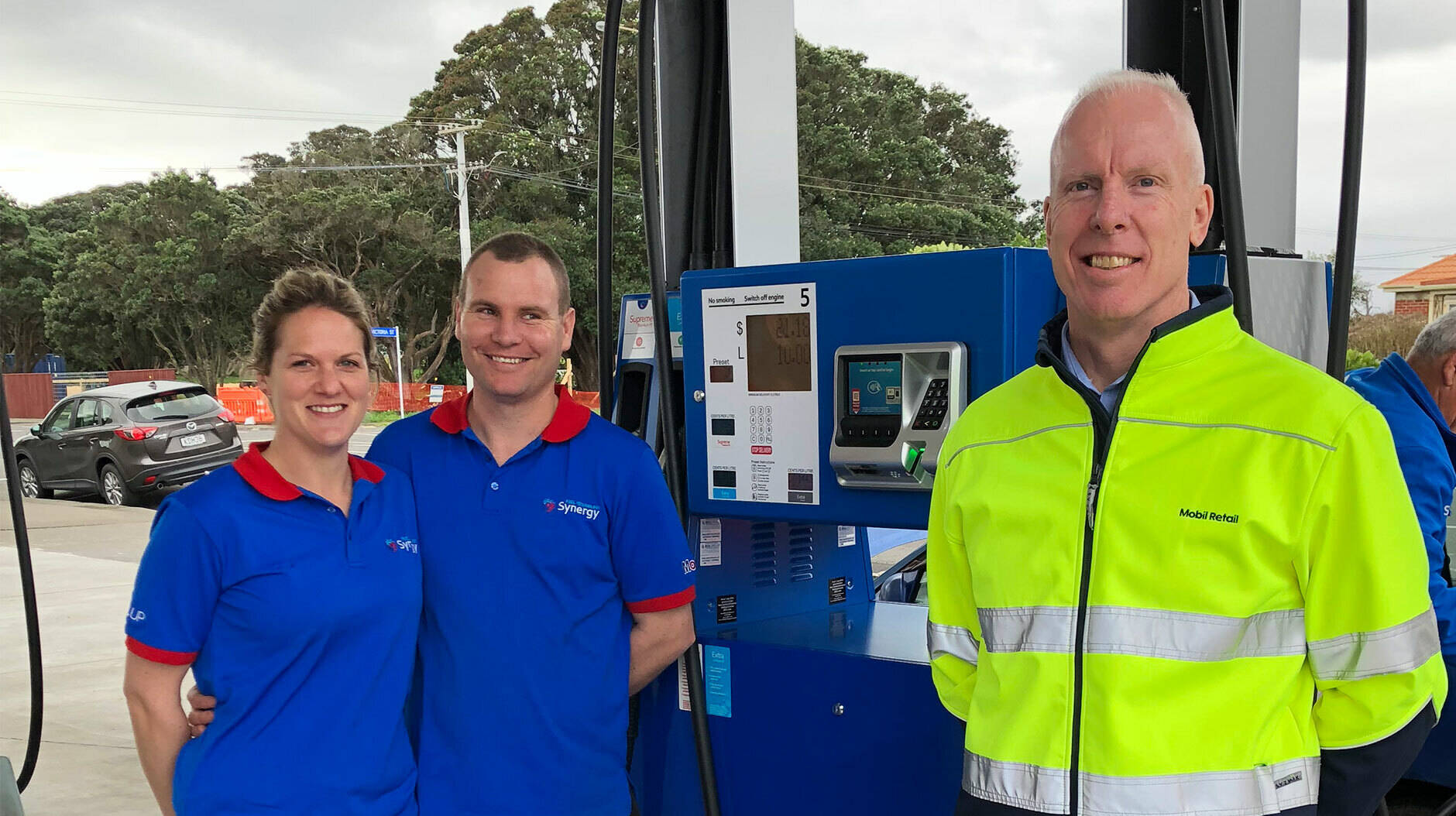 Image Photo — Mobil Pātea owners Michelle Bishop and Jay Knight with Mobil Oil New Zealand Limited lead country manager Andrew McNaught.